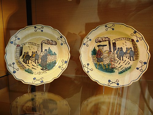 Quimper, Finistère, France, musée de la Faïence, assiettes anti-Zola, fin 19e siècle