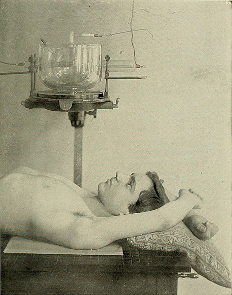 File:Röntgen rays and electro-therapeutics - with chapters on radium and phototherapy (1910) (14758219185).jpg