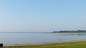 Вид на озеро с северного берега летом 2015 г.