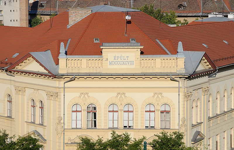 File:Radnóti Miklós High School - Szeged.jpg