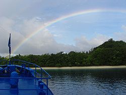 Října 2007 duha nad ostrovem Tulagi