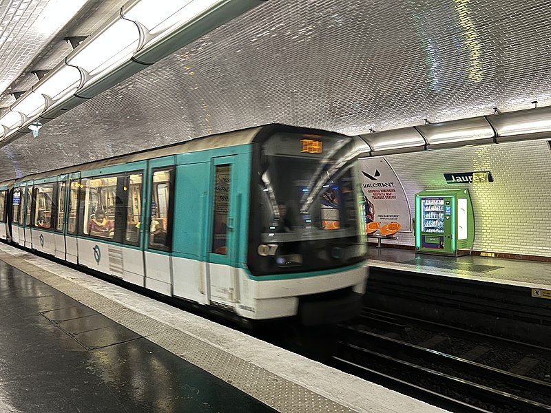 File:Rame MF88 Station Jaurès Métro Paris Ligne 7bis - Paris XIX (FR75) - 2022-07-05 - 1.jpg