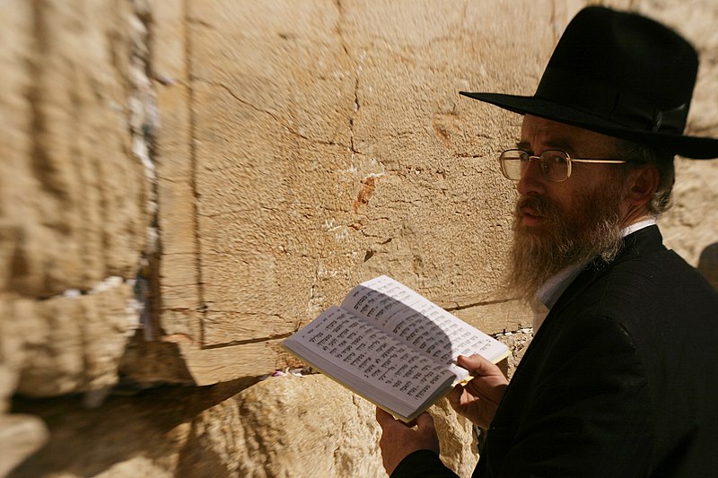 File:Reading from the Torah at the Western Wall.jpg