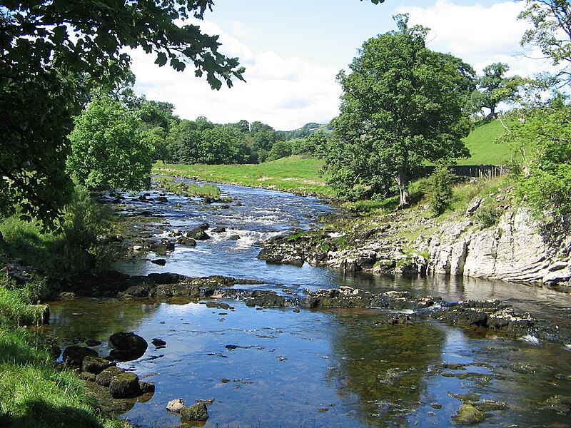 File:River Wharfe in Burnsall.JPG