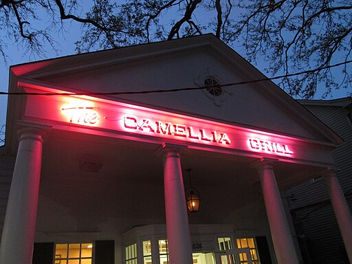 Riverbend Dusk 21Mch2014 TCG The Camellia Grill