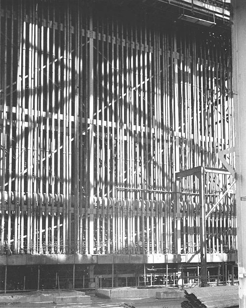 העמודים שבהם התרחשה הדיפוזיה התרמית, מפעל S-50‏, 1945.