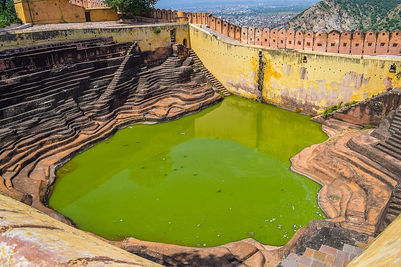 File:STEP WELL NAHARGARH FORT-JAIPUR-RAJASTHAN-03-min.jpg