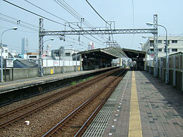 Sagami-railway-main-line-Tennocho-station-platform.jpg