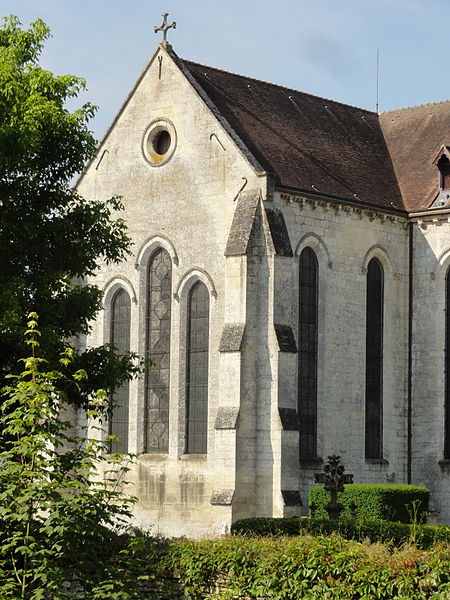 File:Saint-Jean-aux-Bois (60), église abbatiale, chevet, vue depuis le nord-est 2.jpg