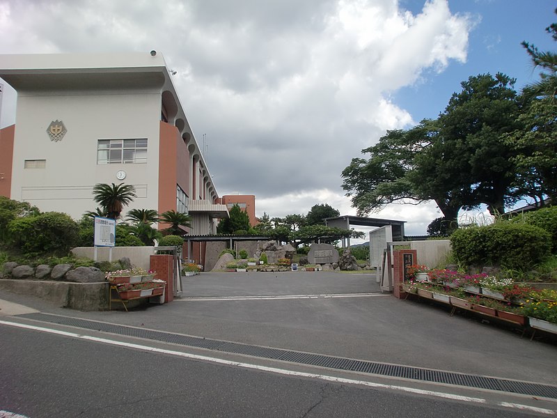 File:Sakurajima Junior High School.JPG