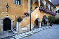 English: Access balcony at the residential wing Deutsch: Laubengang am Wohnflügel