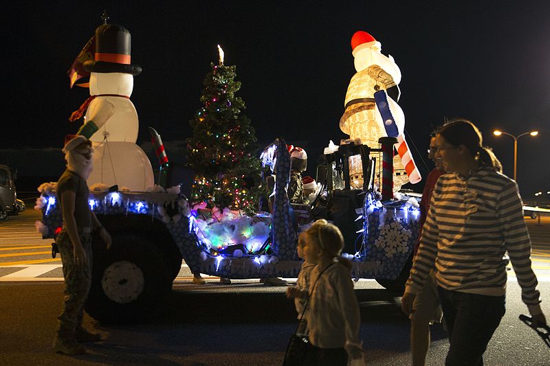 File:Santa visits Camp Kinser Tree Lighting Festival 161125-M-PC671-277.jpg