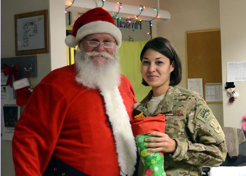File:Santa visits hospital in Afghanistan 121218-A-RW508-003.jpg