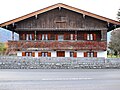 Bauernhaus „Beim Spieß“ in der Seestraße 27 in Schliersee, Landkreis Miesbach, Regierungsbezirk Oberbayern, Bayern. Als Baudenkmal unter Aktennummer D-1-82-131-31 in der Bayerischen Denkmalliste aufgeführt.