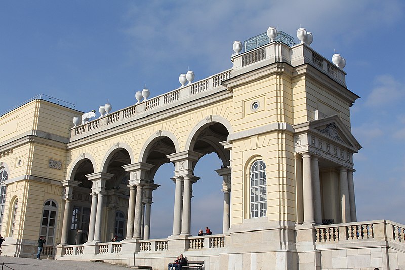 File:Schloßpark Schönbrunn, Gloriette 14.jpg