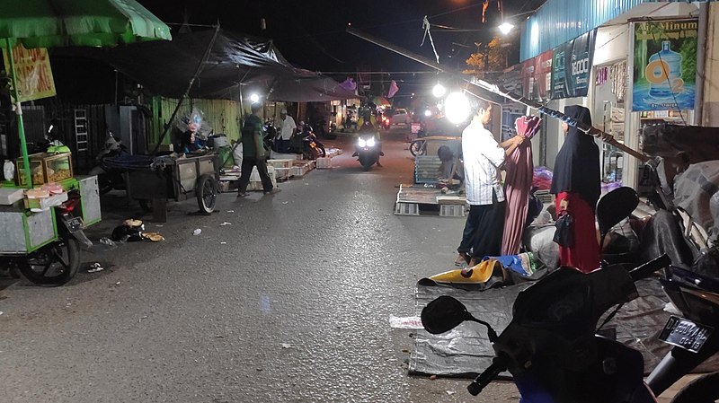 File:Sebuah pasar tungging di Banjarmasin.jpg