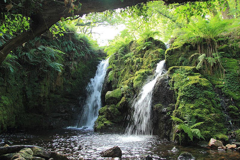 File:Secret Waterfall - geograph.org.uk - 3639009.jpg