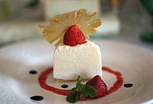 Presentation is focused on individual portions Semifreddo all'ananas e cocco con fragole.jpg