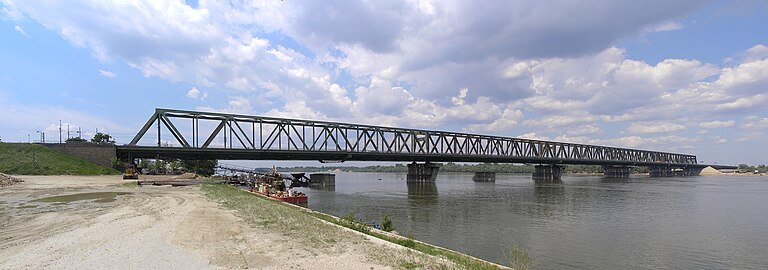 Бочни поглед на панчевачки мост, са десне обале Дунава