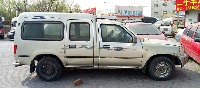 File:Shuanghuan HBJ6460 MPV 02 China 2017-03-30.jpg