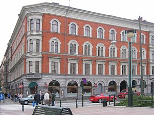 Bostadshus vid Södra Förstadsgatan i Malmö, typiskt för Sörensens nyrenässansarkitektur från 1880-talet. I huset växte författarinnan Alice Lyttkens upp.