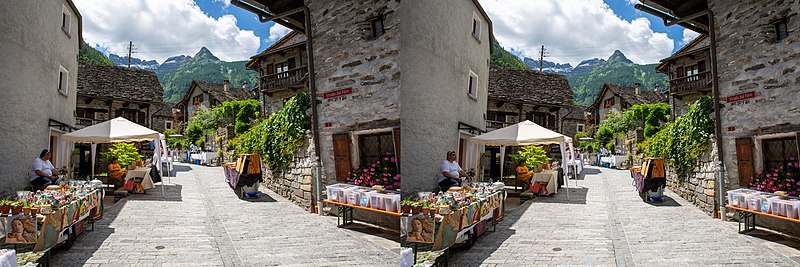 File:Sonogno. 2019-06-23 13-37-59 (side-by-side).jpg