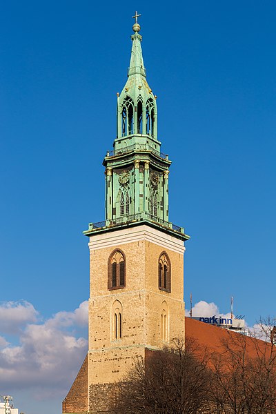 File:St. Marienkirche, Berlin-Mitte, Turm, 160213, ako.jpg