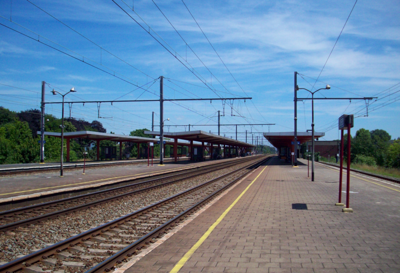 File:Station Lokeren - Foto 2 (2009).png