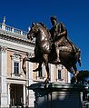 La copia del Marco Aurelio in piazza del Campidoglio