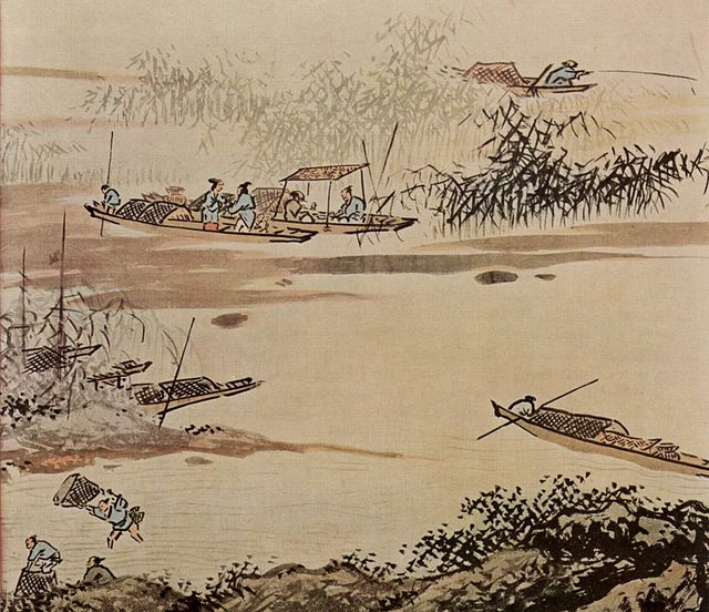 Tušová, jemně kolorované malba několika malých rybářských člunů s lovícími rybáři mezi trsy bambusů na řece, u břehu jiní rybáři vybírají vrše.