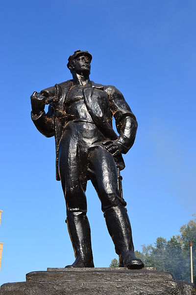 File:The monument to the miner.jpg