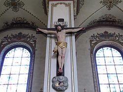 Christ en croix dans la nef