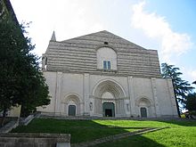 The unfinished facade of San Fortunato. Todi 2.JPG