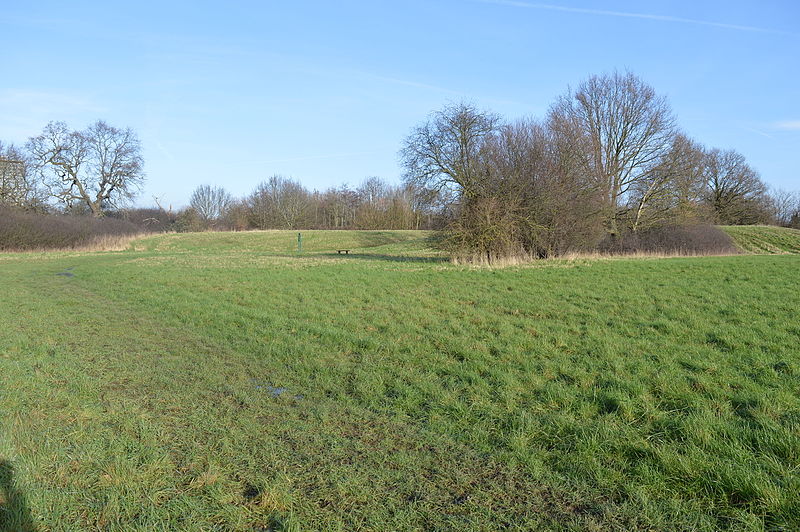 File:Tolworth Court Farm Fields 2.JPG