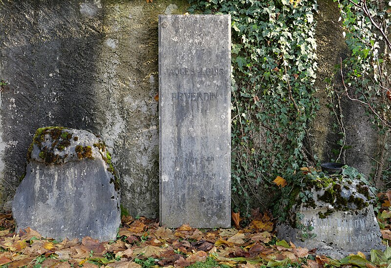 File:TombstonesBovyBaronReverdin-CimetiereDePregnyGE RomanDeckert18122022.jpg