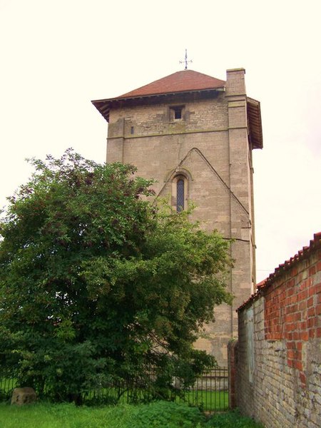 File:Tower and outbuilding at Temple Bruer - geograph.org.uk - 1069338.jpg