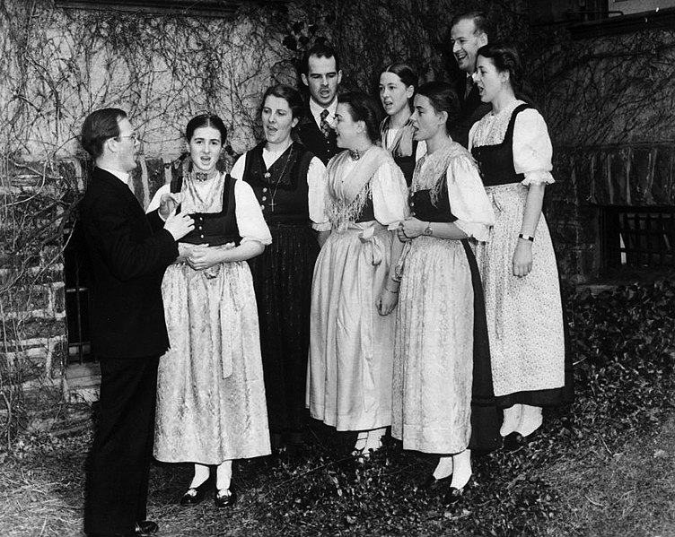 File:Trapp Family Singers 1941.JPG