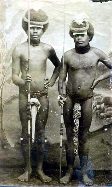 File:Two Kanak (Canaque) warriors posing with penis gourds and spears, New Caledonia.jpg