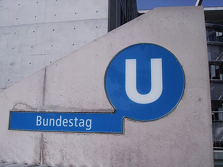 U Bahn Berlin Bundestag Neues Schild