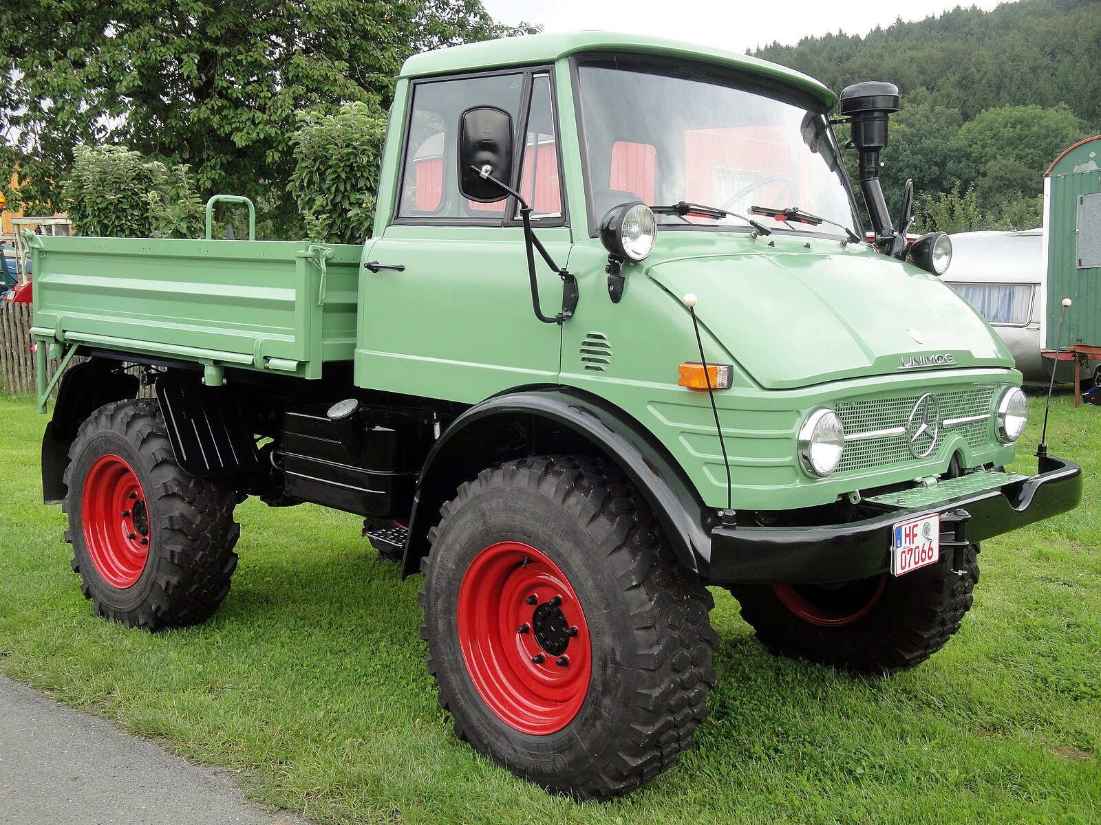 Mercedes Benz Unimog кабина