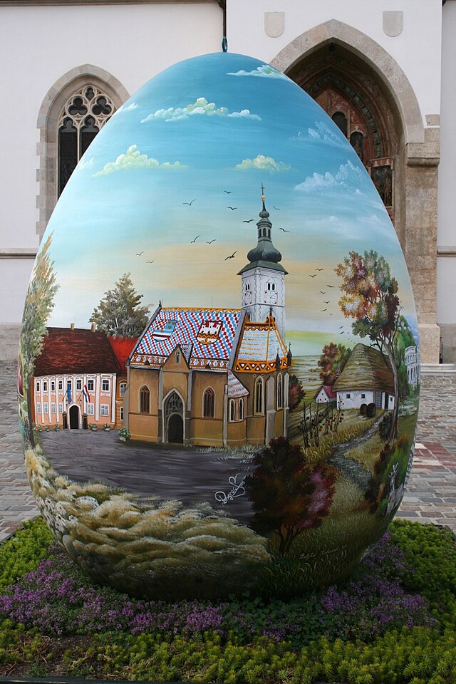 Veliko uskršnje jaje postavljeno na Trgu sv. Marka u Zagrebu 2009. godine