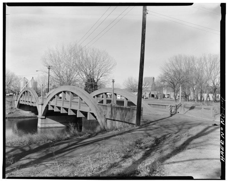 File:VIEW OF ARCHES AND CENTER PIER, LOOKING WEST - Mott Rainbow Arch Bridge, Spanning Cannonball River, Mott, Hettinger County, ND HAER ND,21-MOTT,1-4.tif