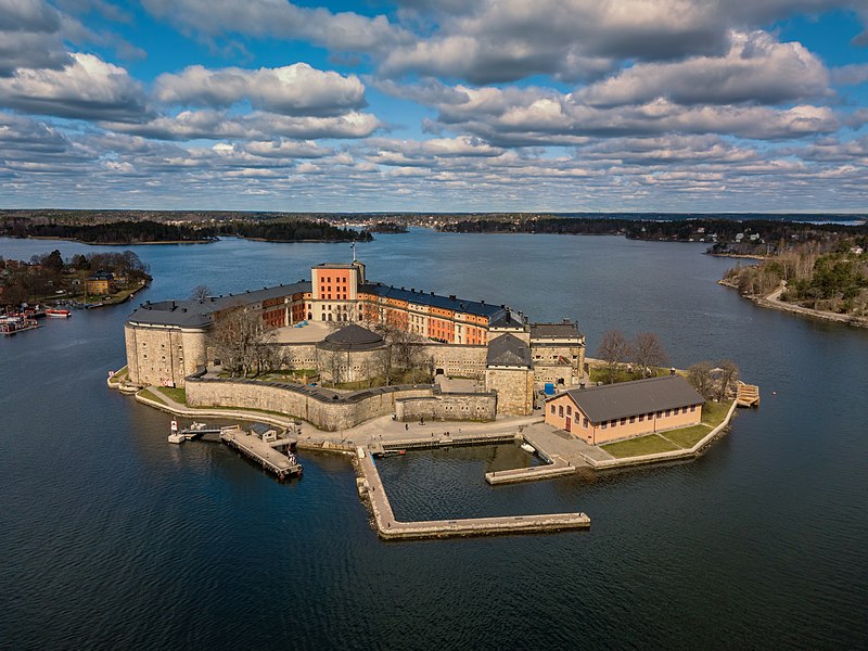 File:Vaxholm Fortress, aerial view.jpg