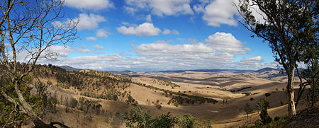 ไฟล์:View from macmillans lookout - benambra.jpg