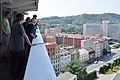 English: Participants of Wikivýstaviště 2018 viewing out of the Office Centre of the Brno Exhibition Grounds. Čeština: Účastníci Wikivýstaviště 2018 vyhlížející z administrativní budovy brněnského výstaviště.