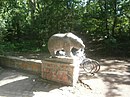 Скульптура животного медведь Volkspark PrenzlBerg (1) 03.jpg