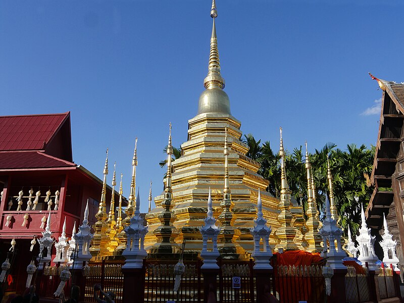File:Wat Phan Tao Chedi Gouden fase P1280282a.jpg
