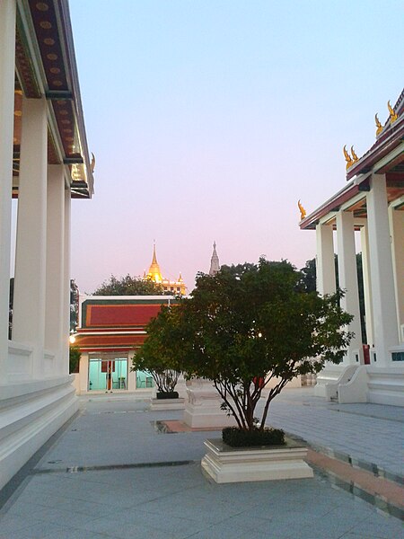 File:Wat Ratchanadda.jpg