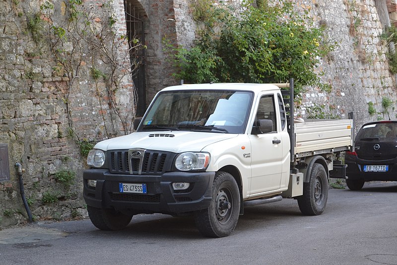 File:White-Pickup-1.jpg