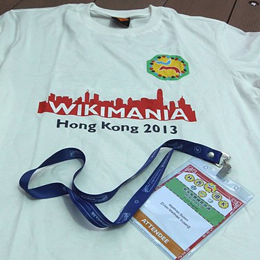 Wikimania-Shirt and Badge